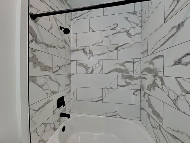 Building Photo - 1118 Bismarck Rd