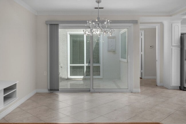 Building Photo - 479 Calle Cadiz