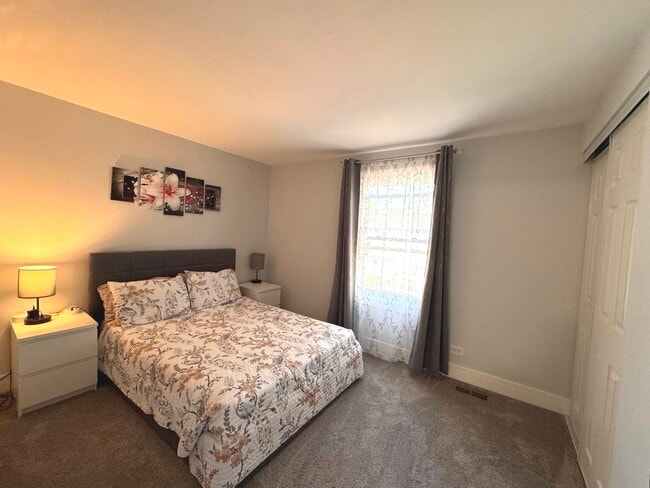 Building Photo - 2210 Clifton Pl