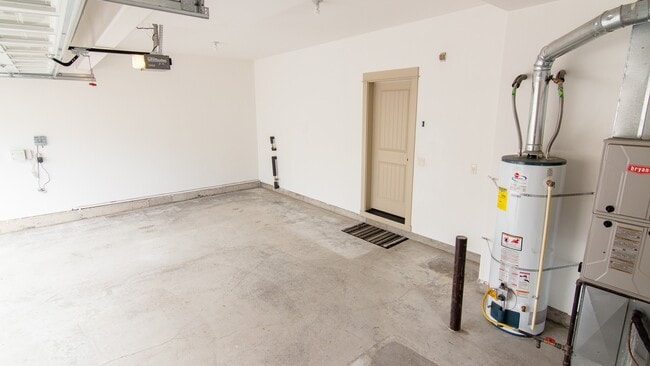 Building Photo - 263 NE 66th Ave