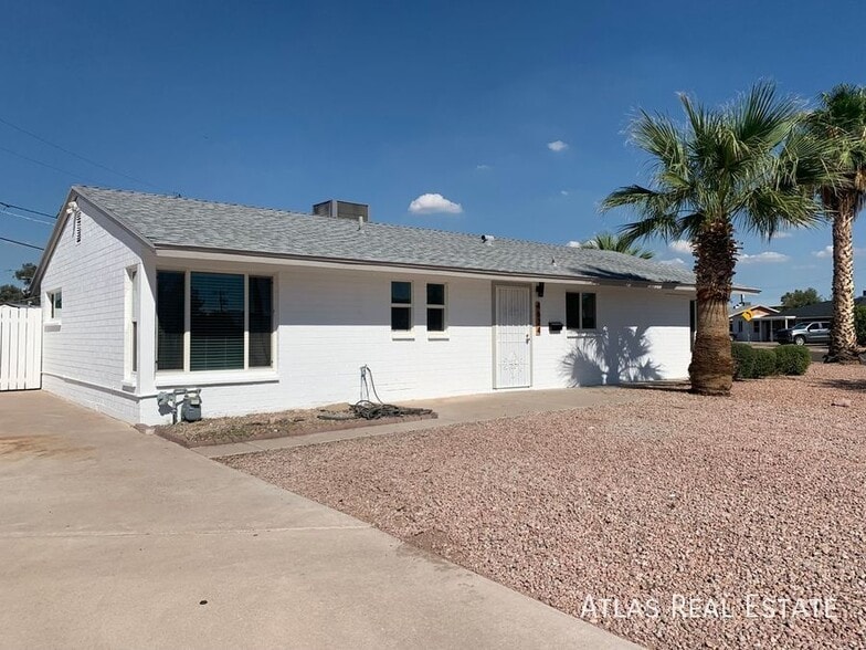 Primary Photo - 4624 E Almeria Rd
