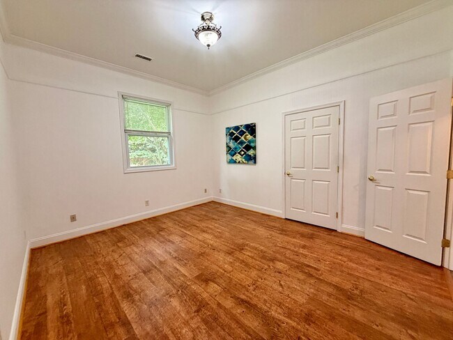 Building Photo - Recently Updated 4-Bedroom Ranch Home w/a 2 Bedroom Guest Cottage! Ready 05-01-26! Pet Friendly Home