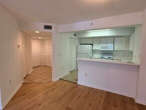 Building Photo - The Residence 4127-411