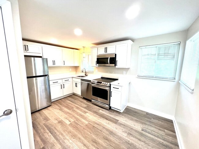Building Photo - Fantastically updated three bedroom two bath house in the heart of Dormont