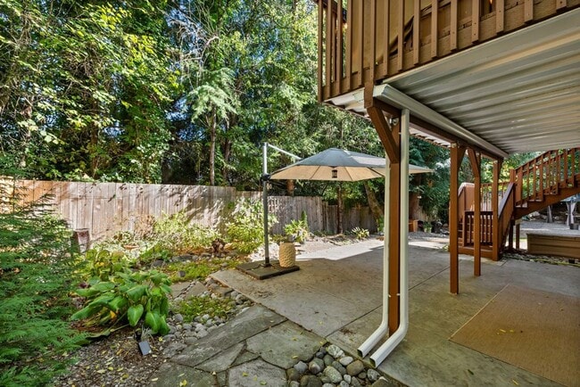 Building Photo - Stunning 4BR/2.5BA Home in Lake Forest Park ?