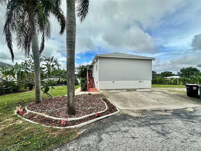 Building Photo - 709 S Lake Starr Blvd