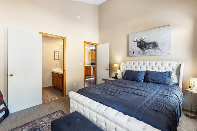 Building Photo - 3 Bed 2 Bath Fully Furnished in Woodland Park