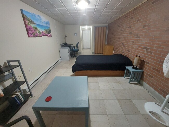 Building Photo - 31 Tapley Ave