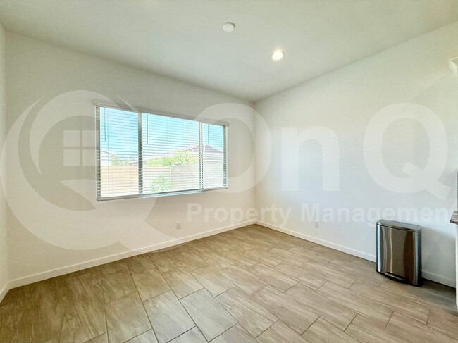 Building Photo - 2228 E Isaiah Ave
