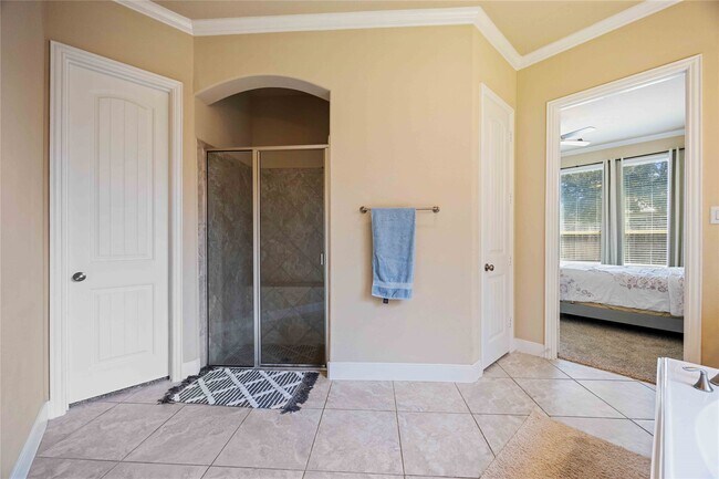 Building Photo - 931 Abelia Ave