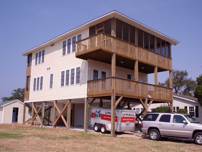 Building Photo - 308 Easy St