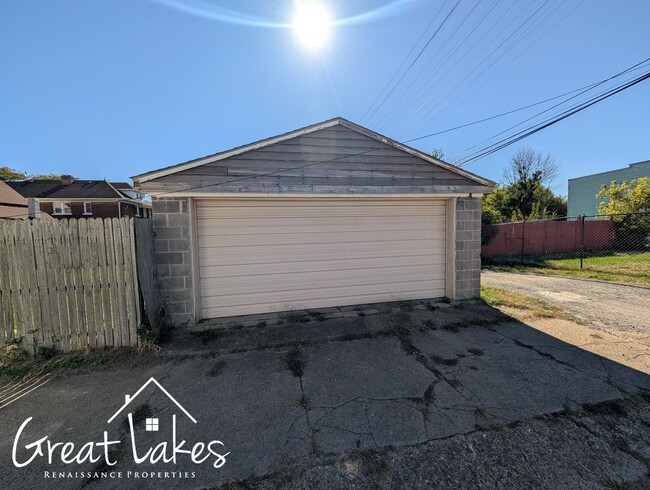 Building Photo - 1563 Waterman St