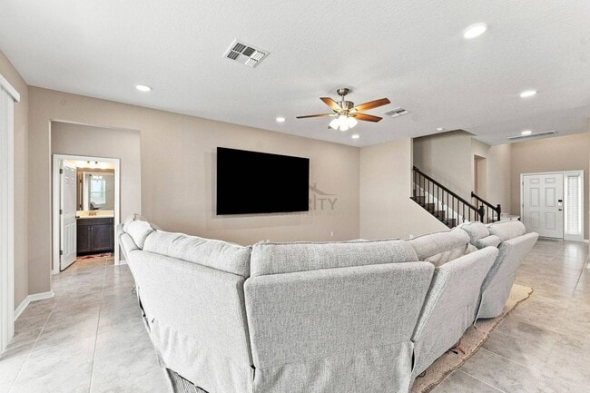 Building Photo - 9464 Crescent Ray Dr
