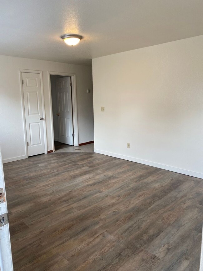 Building Photo - 459 S 200 E
