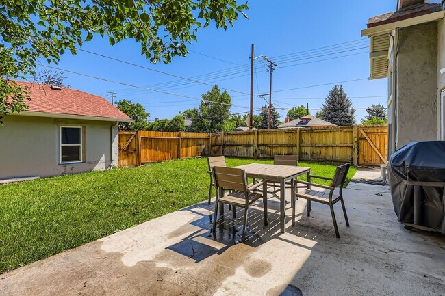 Building Photo - Highlands 2 BDR Turnkey Home