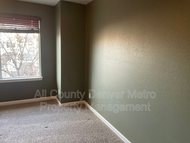 Building Photo - 5014 Everett St