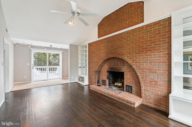 Building Photo - 404 Fairlea Dr