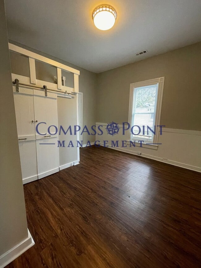 Building Photo - Newly Renovated Just For You! First Month Free!!