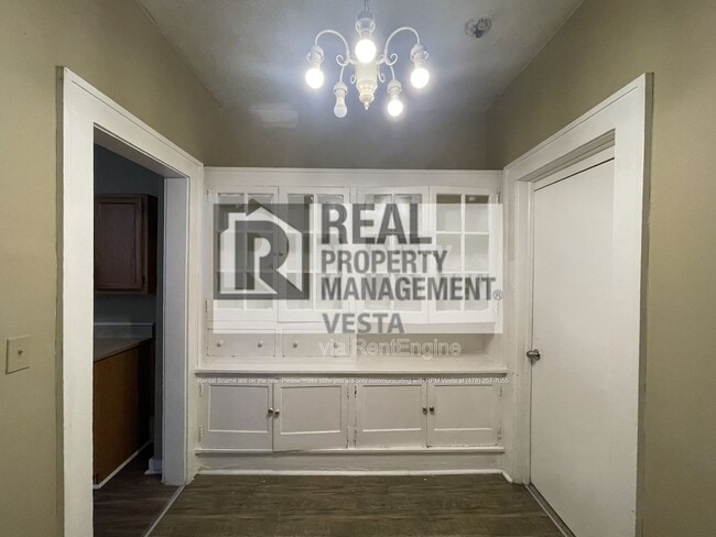 Building Photo - 1096 Hillyer Ave