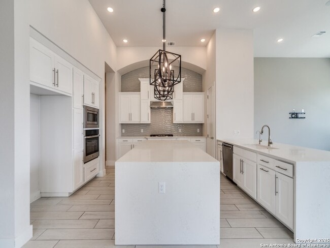 Building Photo - 122 Wildrose Hill Dr