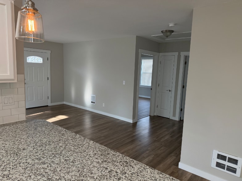 Building Photo - 3015 Fruit Valley Rd