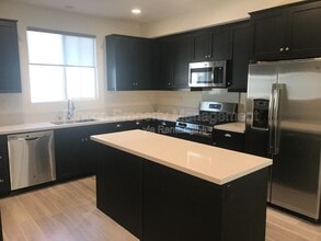 Building Photo - 581 Pioneer St