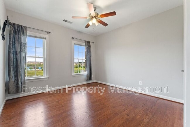 Building Photo - 42524 Rowderbury Square