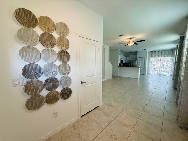 Building Photo - Townhouse in Land O' Lakes - The Townes at Lake Thomas