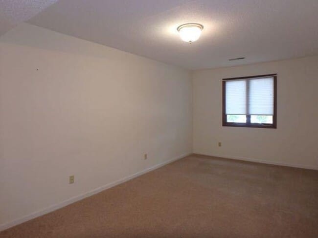 Building Photo - 2 Bed/ 1 Bath- Village South Condominiums