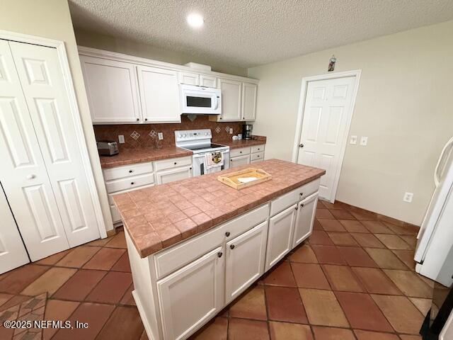Building Photo - 47 Reeding Ridge Dr W
