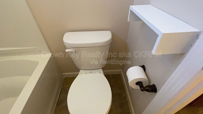 Building Photo - 172 W Viola St