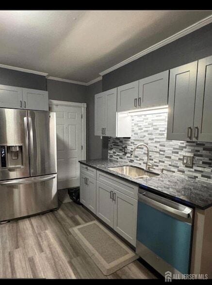 Building Photo - 22 Dunham St