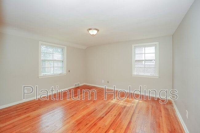 Building Photo - 13790 Cedar Rd