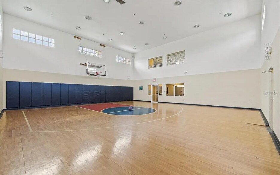 Building Photo - 2400 Feather Sound Dr