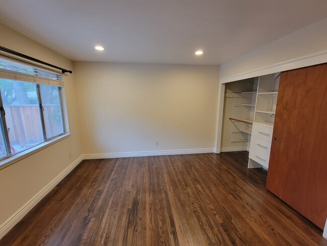 Building Photo - 4380 Entrada Dr