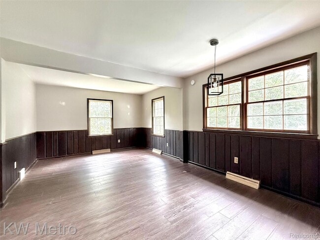Building Photo - 1305 Collegewood St