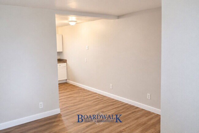 Building Photo - 161 Beryl Ave