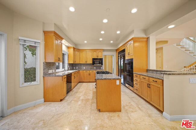 Building Photo - 248 S Swall Dr