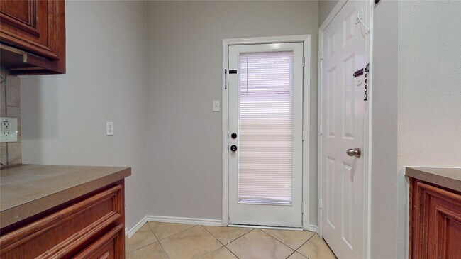 Building Photo - 16611 Cheshire Grove Ln