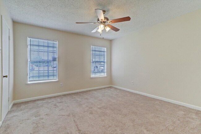 Building Photo - 3131 Southwest Fwy