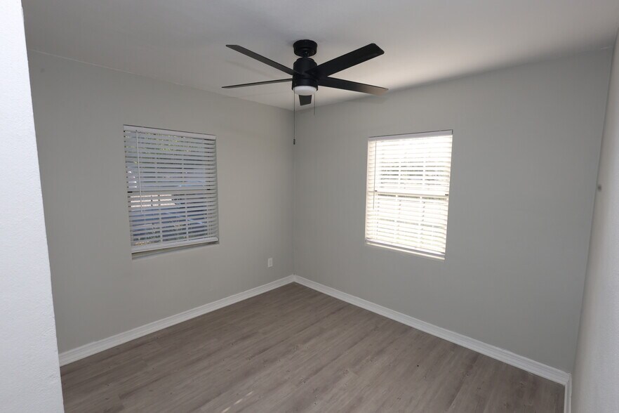 Building Photo - 110 N Palm Ave