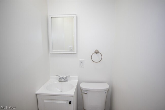 Building Photo - 112 Chestnut St