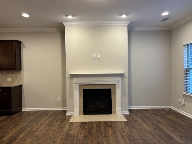 Building Photo - 318 Princess Pl