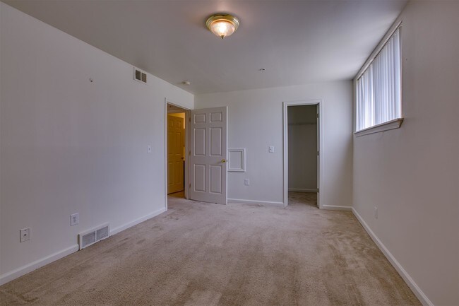 Building Photo - 409 Cherry Hill Trail