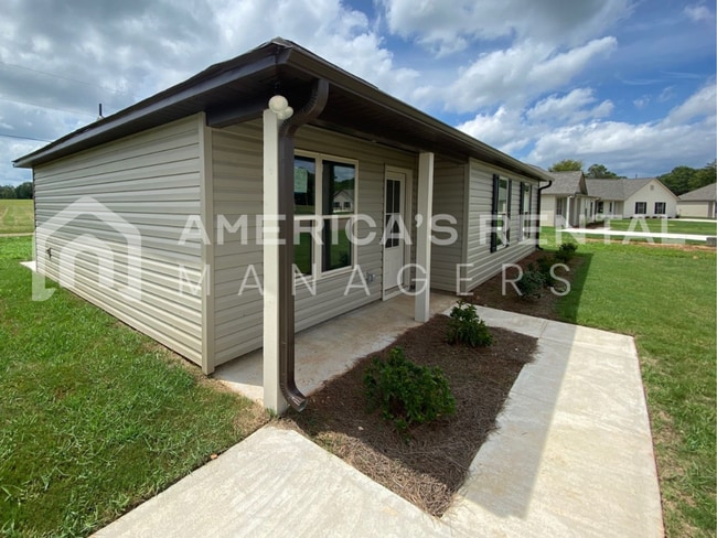 Building Photo - Home for Rent in Talladega, AL!!! Available to View!