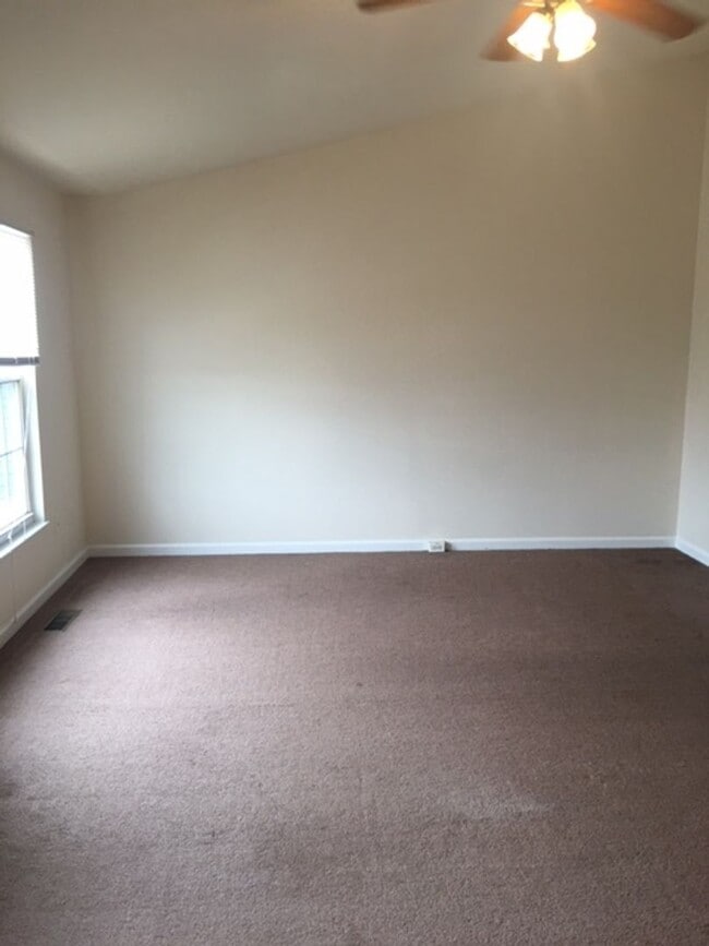 Building Photo - Fantastic 3 Bedroom Townhouse in Wellingto...
