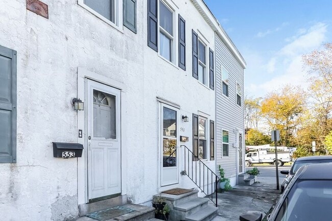 Building Photo - 551 Summit St