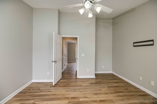 Building Photo - Lee Crossing Neighborhood, Easy access to ...