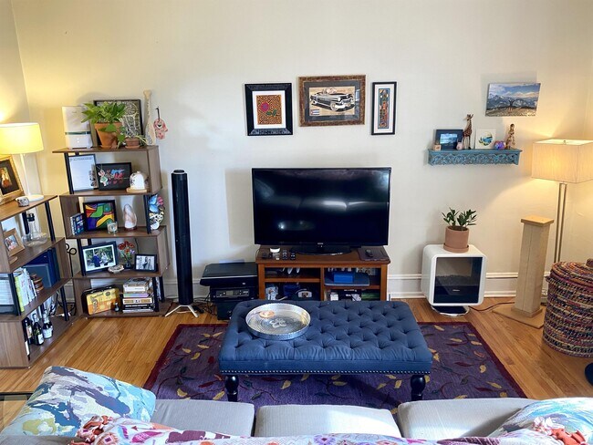 Building Photo - 244-246 S 21st St