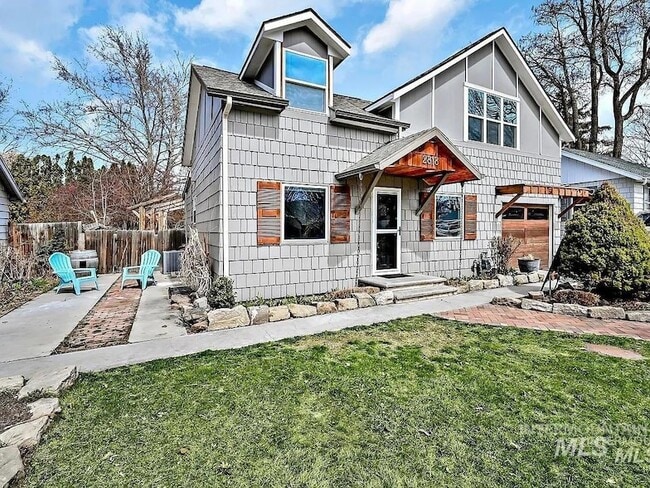 Primary Photo - 2818 W Edson St